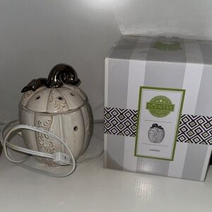 Scentsy Cream Pumpkin Warmer with Bronze Stem
